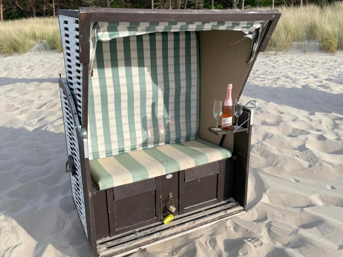 Apartment Ostseerose Ein Strandkorb Ist Im Sommer Inclusive Zempin Exterior photo
