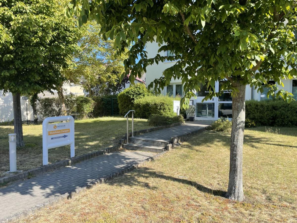 Apartment Ostseerose Ein Strandkorb Ist Im Sommer Inclusive Zempin Exterior photo